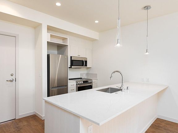 2nd image of 1010 Burwell St #101
