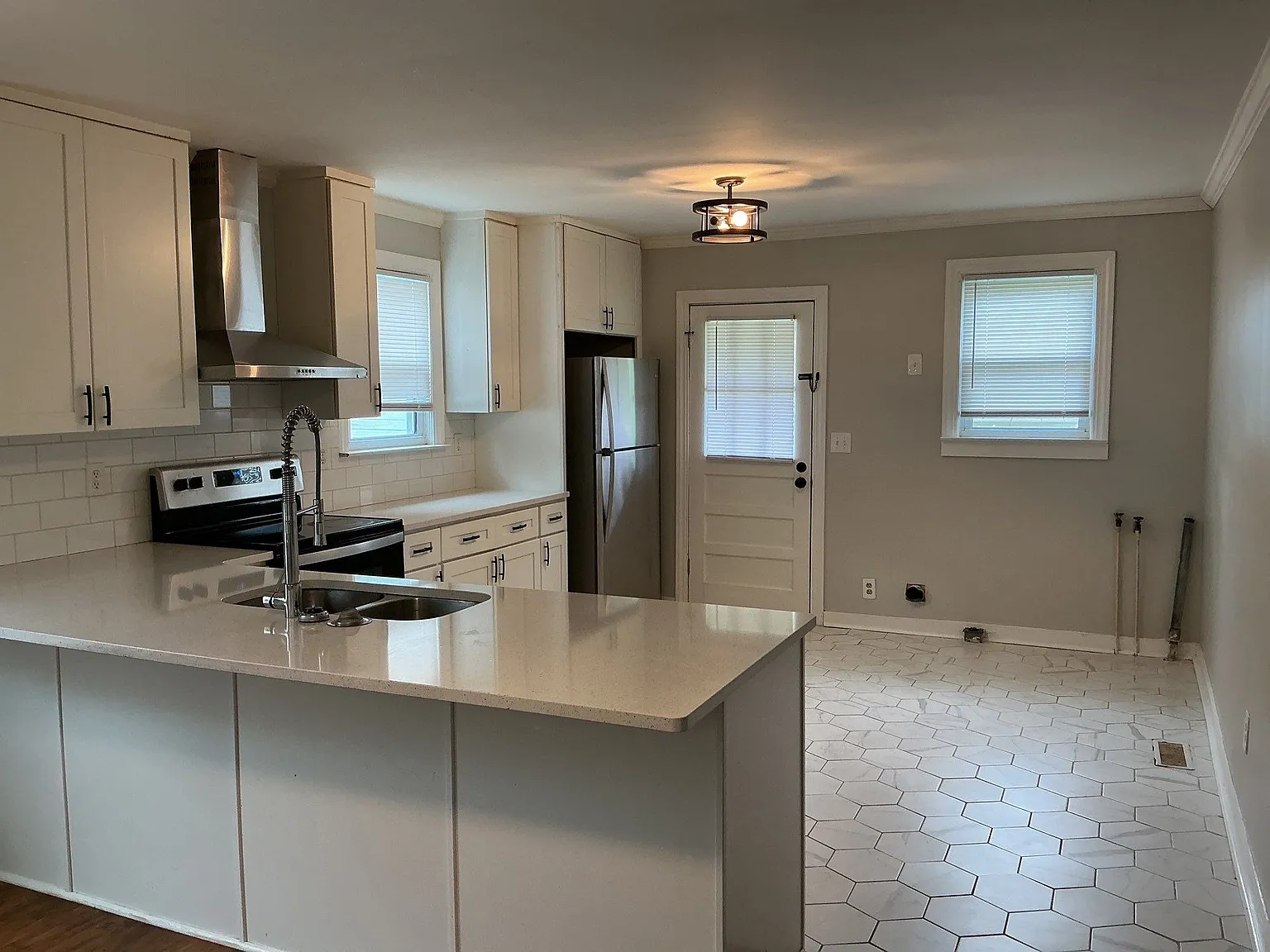 2 bed, 791 sqft, $1,350 — Photo 3