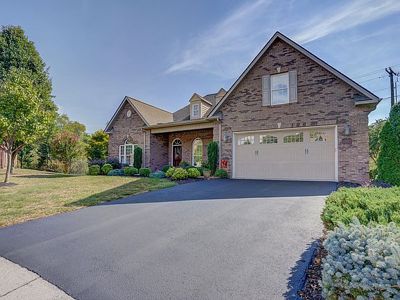 3rd image of 217 Bentwood Ct