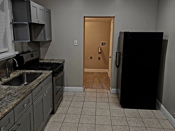 3rd image of 1178 Atlantic Ave