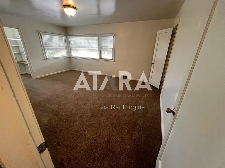 1335 E Thornton Ave — Photo 21