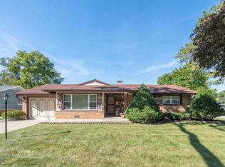 264 Mulberry Ln, Elk Grove Village, IL 60007