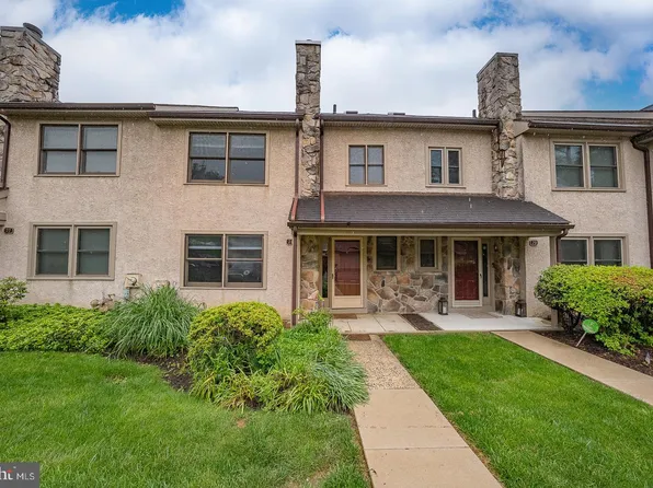 28 Woodstream Dr, Wayne, PA 19087