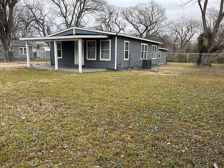 6215 N Victor Ave — Photo 20