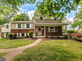 101 Wayne Dr, Cinnaminson, NJ 08077