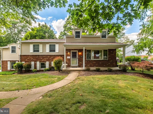 101 Wayne Dr, Cinnaminson, NJ 08077