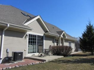4883 S Waterview Ct #19, Greenfield, WI 53220