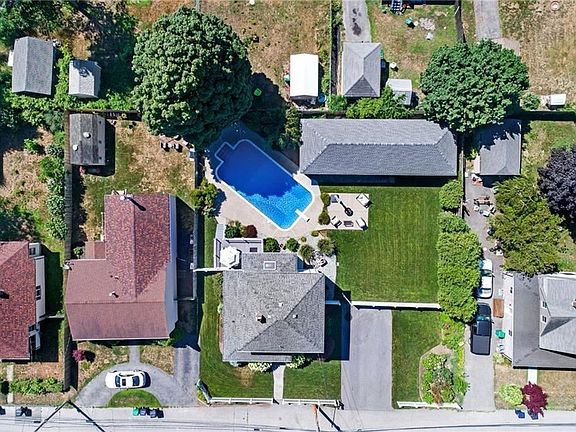 4th image of 34 Blanchard Ave
