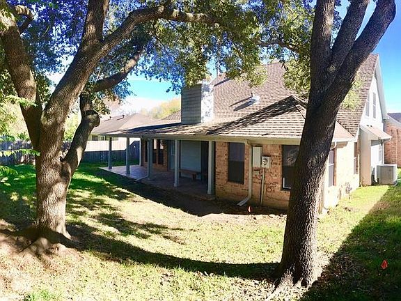 3rd image of 1915 Pepperwood Ln