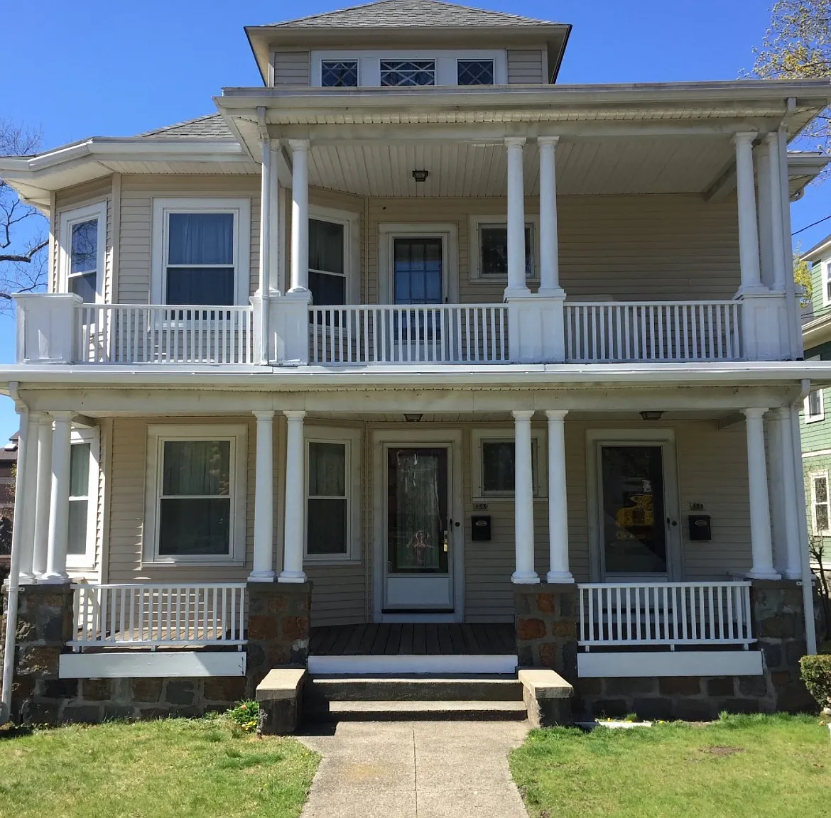 2 bed, 1.0 bath, 1600 sqft, $2,600 — Photo 1