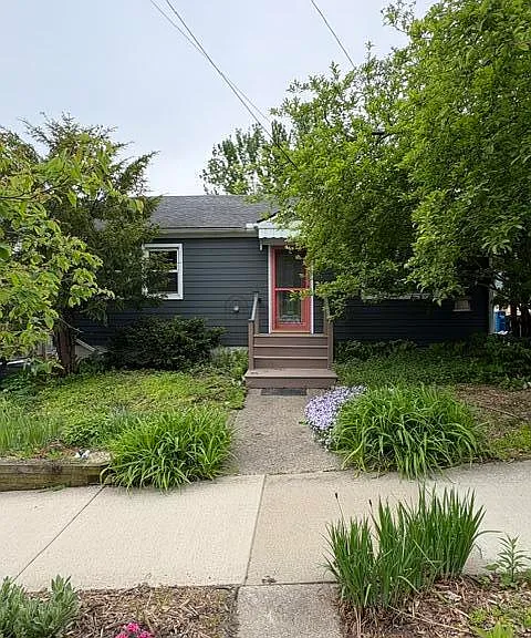 213 W Summit St — Photo 1