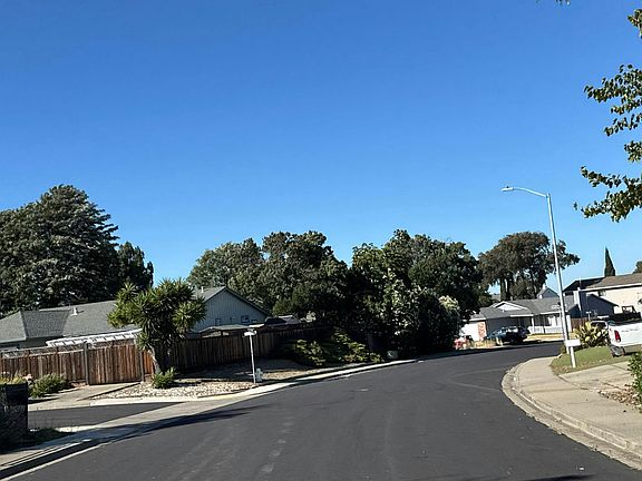 5th image of 2025 Mendocino Dr