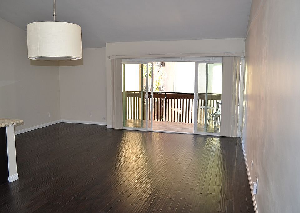 1st image of 5901 Canterbury Dr Unit 17
