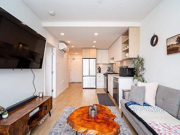 3rd image of 723 Grover Ave #302