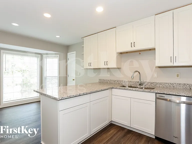 4808 Woodlands Pkwy — Photo 6