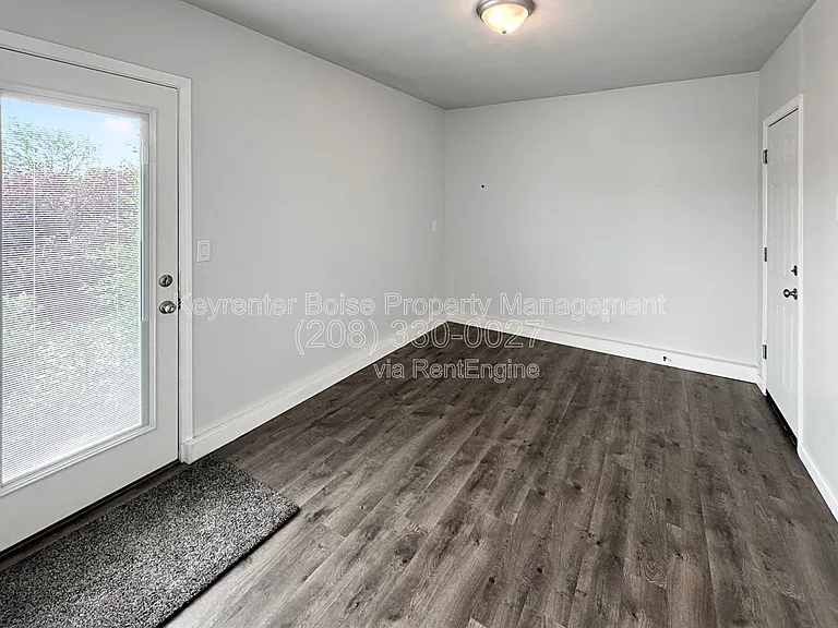 1773 W Victory Rd — Photo 18