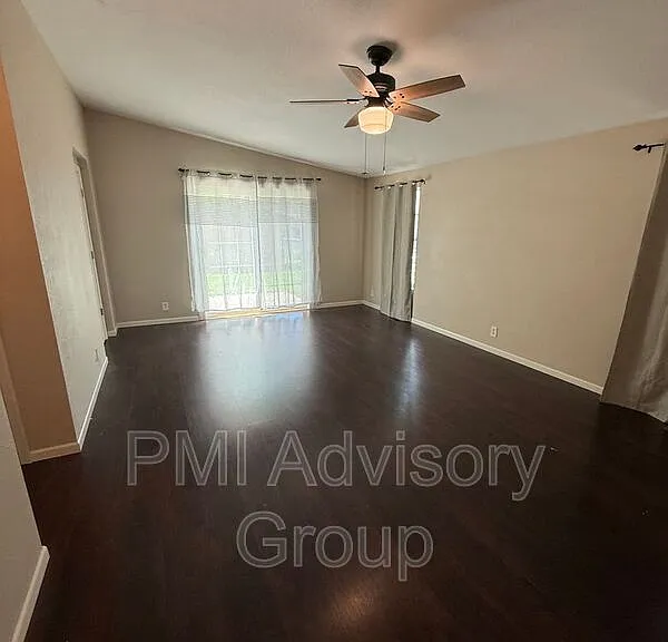 1727 SW Mission Ave — Photo 9