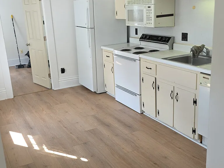 163 Pleasant St #2E — Photo 6