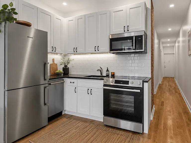 55 E 95th St #4A — Photo 2