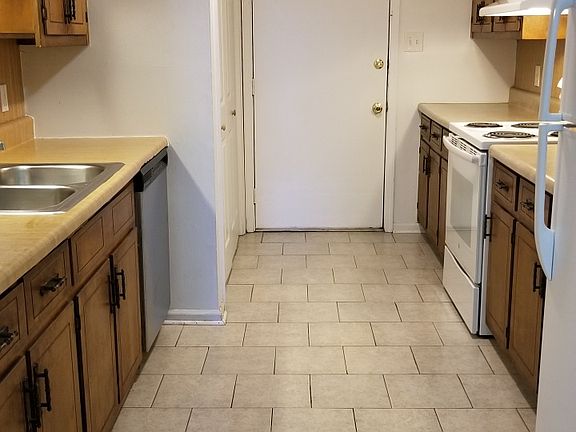 3rd image of 1638 Pinedale Cir NW