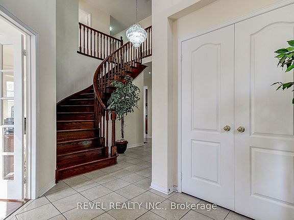 2nd image of 5 Treegrove Cres