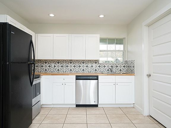 5th image of 538 Schmeltzer Ln