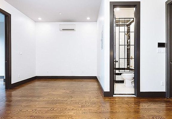 4th image of 237 Hawthorne St APT 1B