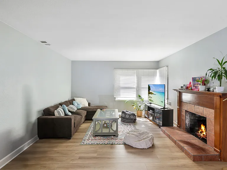 415 N Citrus St — Photo 7