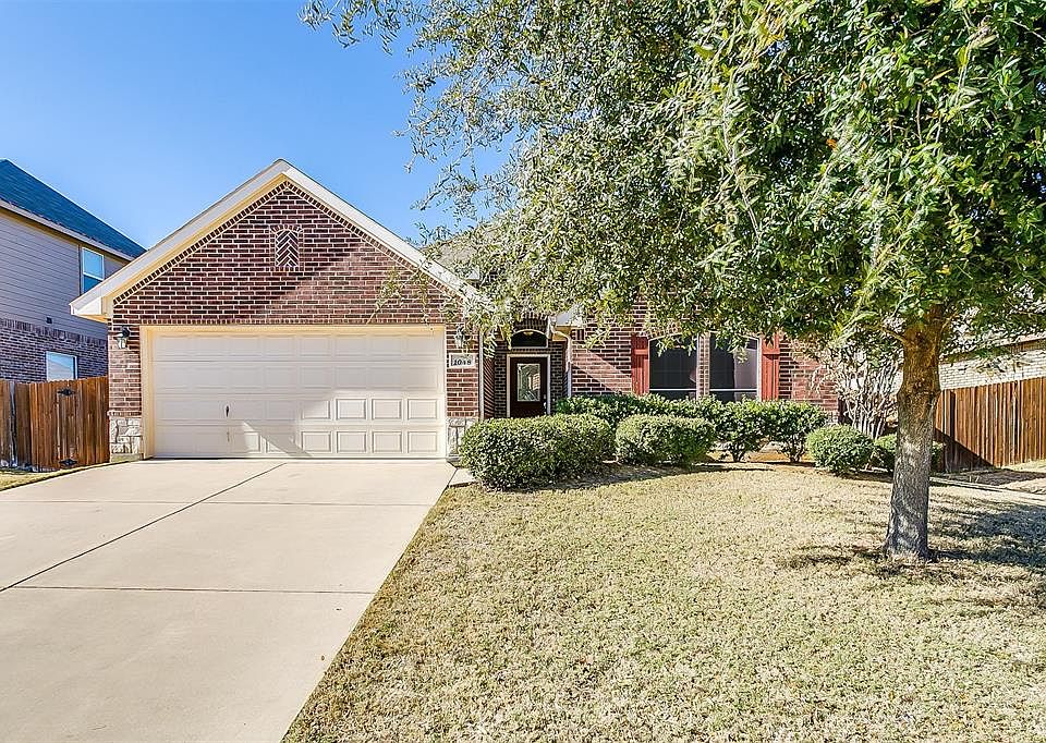 1st image of 1048 Hidden Lake Dr