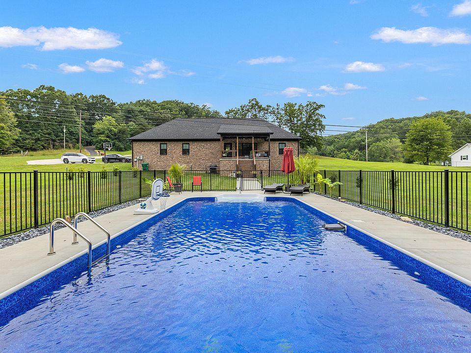 1st image of 931 S Dogwood Dr