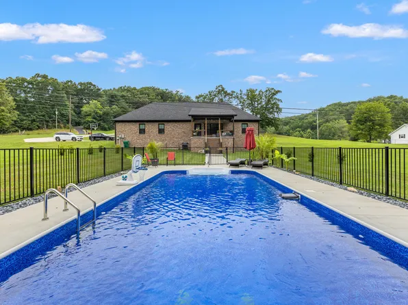 931 S Dogwood Dr, Berea, KY 40403