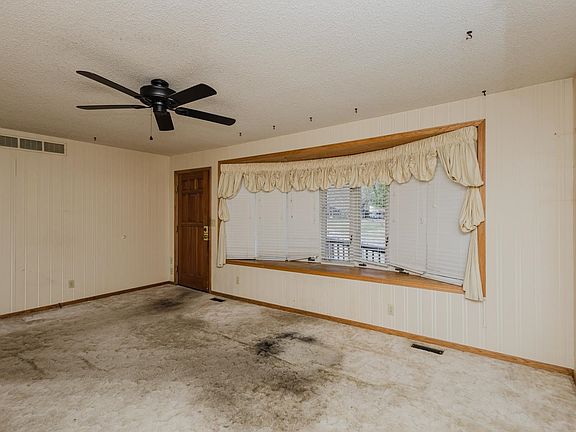 3rd image of 1112 N Acadia Ave