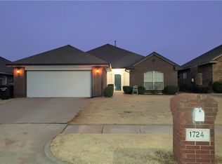1724 SW 31st St, Moore, OK 73160