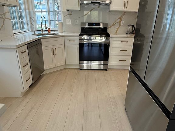 2nd image of 19842 Laurelwood Dr