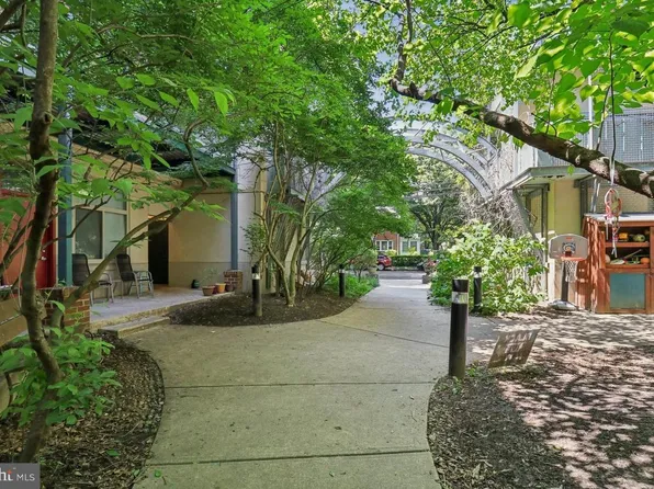 7981 Eastern Ave APT 211, Silver Spring, MD 20910