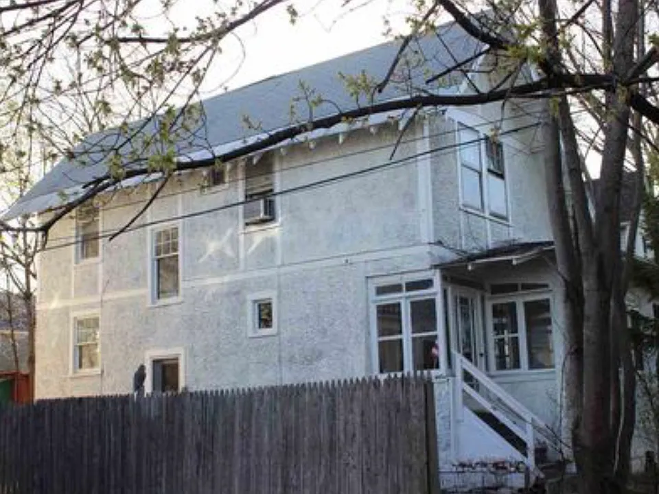 82 Whitehall Rd