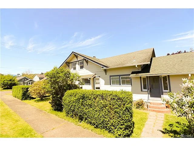 825 1st St photo 1