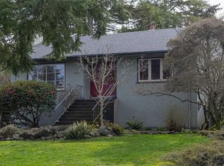 2015 Runnymede Ave, Victoria, BC V8S 2V5