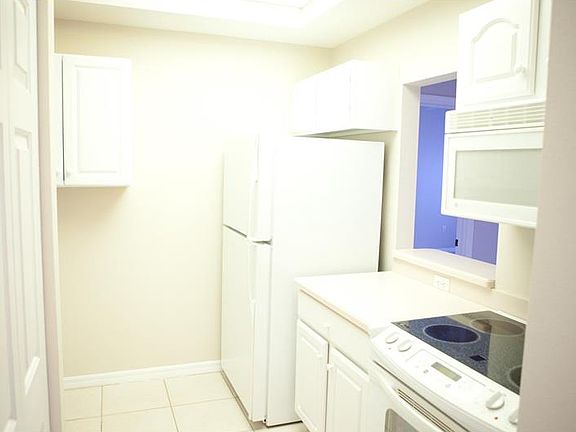 3rd image of 3730 Cadbury Cir APT 419