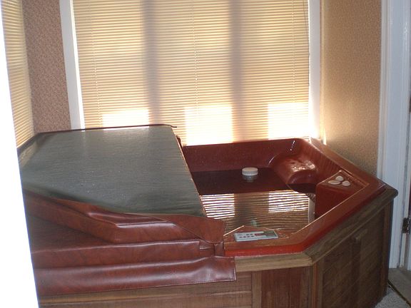 Hot tub in enclosed porch