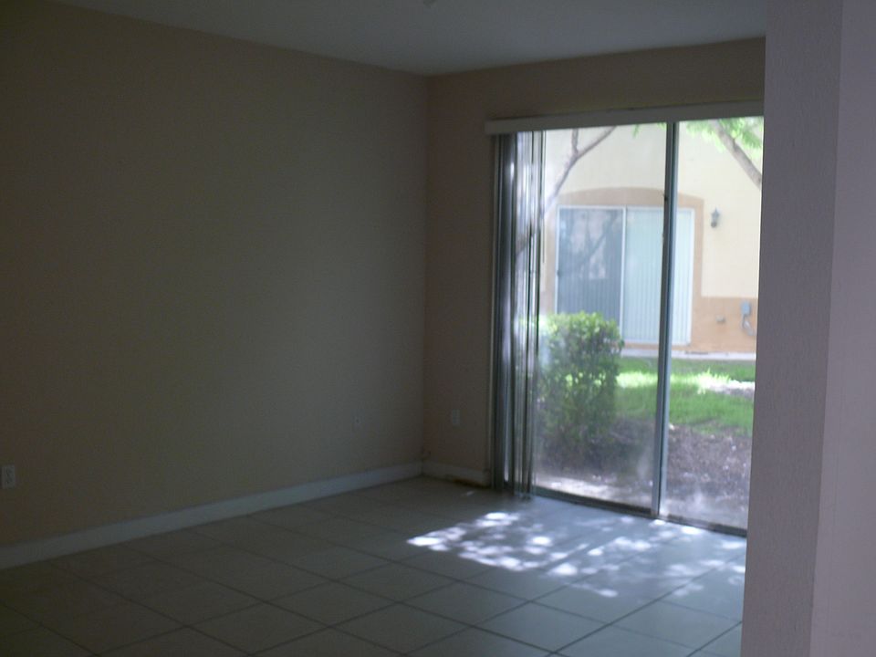 2nd image of 1047 SE 25th Ave