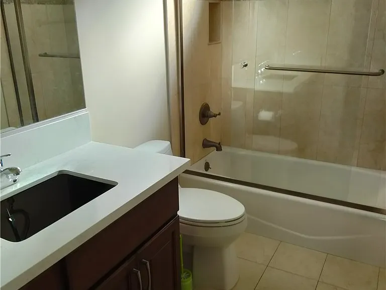 2704 W Grand Ave #B — Photo 14