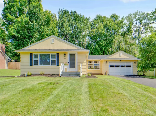 370 Kreag Rd, Pittsford, NY 14534