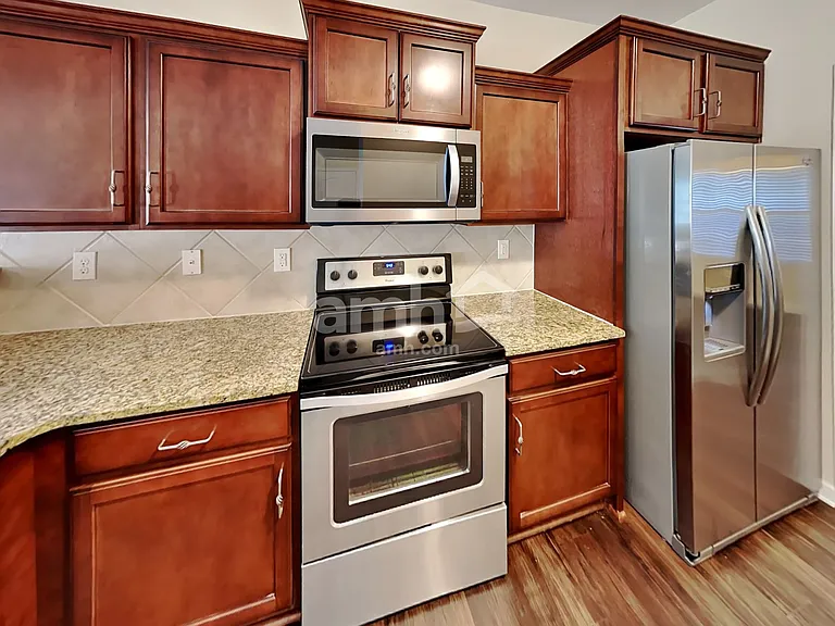 1056 Joselynn Dr — Photo 3