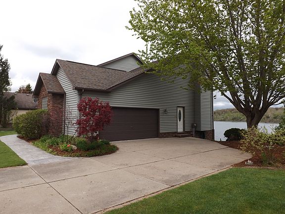 5th image of 760 Lakes Edge Dr