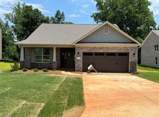 4575 Olivine Ln, Pfafftown, NC 27040