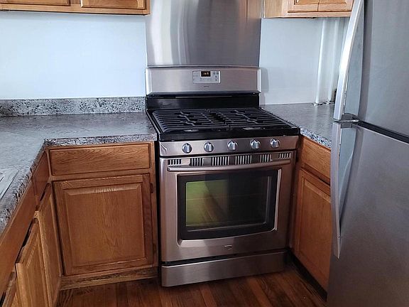 5th image of 1218 Beech St