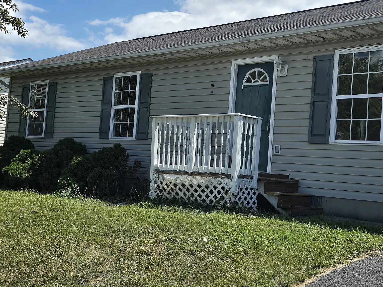 4 bed, 1432 sqft, $2,100 — Photo 1