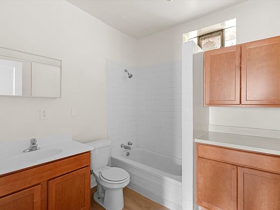 3rd image of 2512 N Lincoln Ave #2