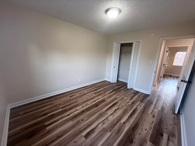224 Fountain Dr — Photo 9